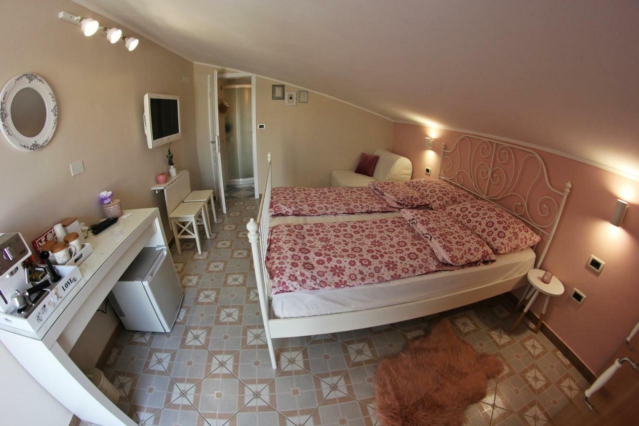 Room And Apartment Doris Lovrecica  Luaran gambar