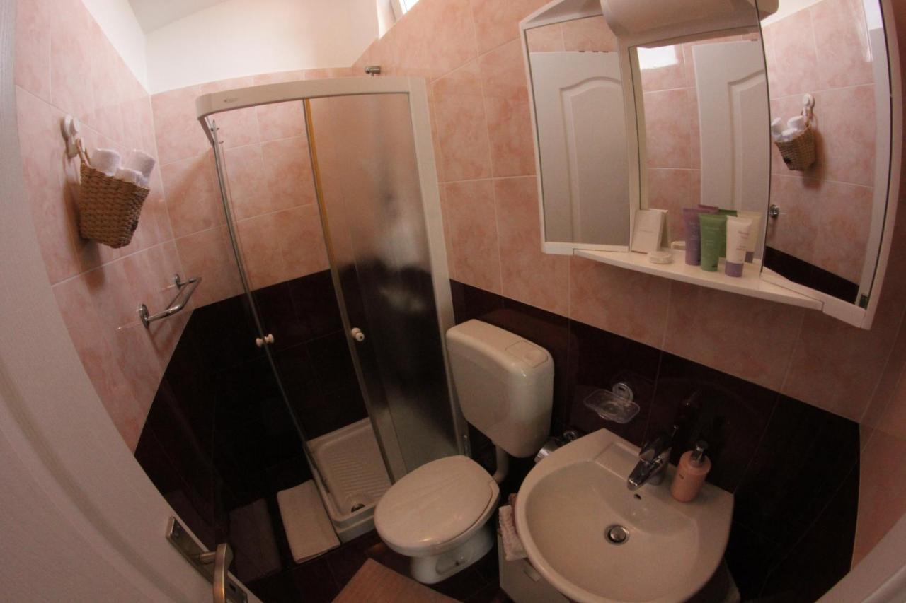 Room And Apartment Doris Lovrecica  Luaran gambar