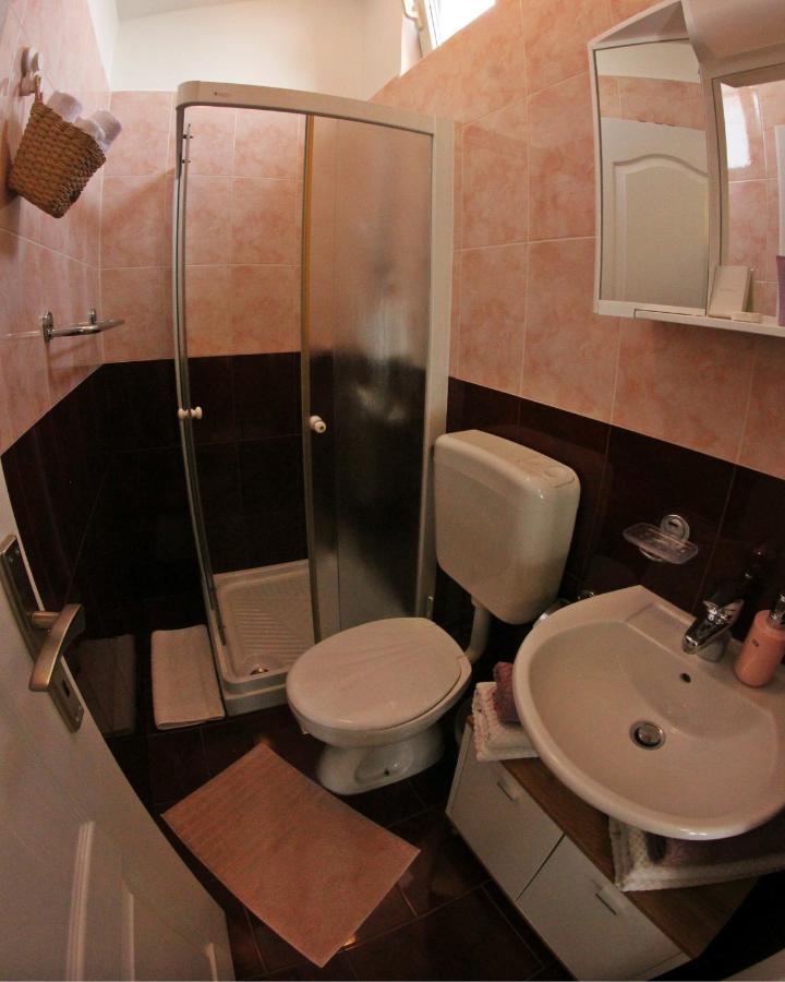 Room And Apartment Doris Lovrecica  Luaran gambar